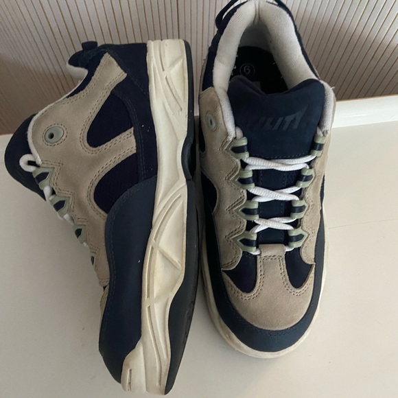 Boys / kids Utility  Sneakers in Black and Tan - Picture 9 of 12